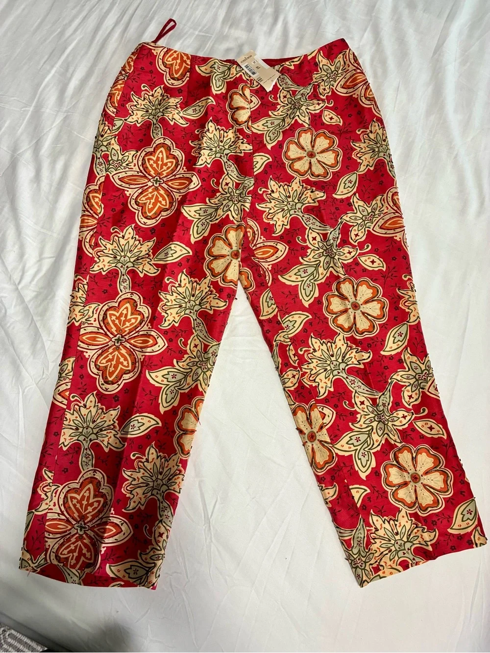 VTG Muse 11 Coral Red Floral Beaded Capris with Cream & Orange Accents